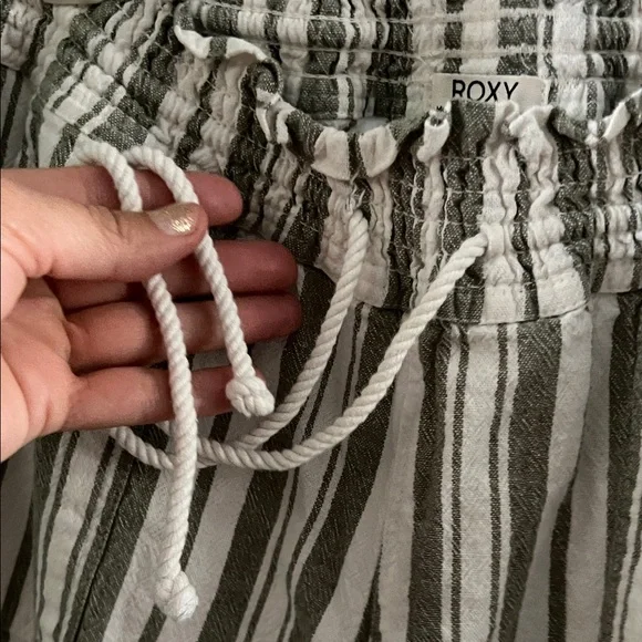 Roxy Striped Drawstring Linen-Blend Pants in White and Light Gray - Picture 7 of 8